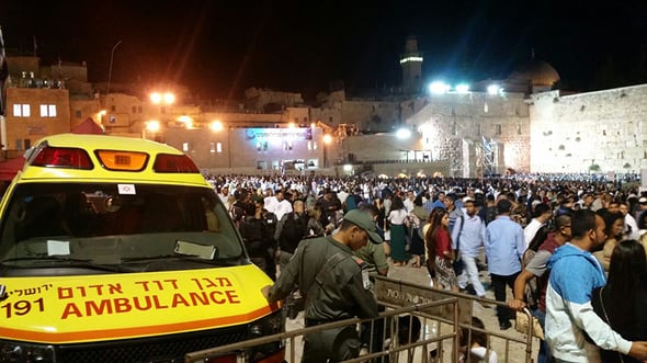 ניידת טיפול נמרץ של מדא בכותל, צילום: דוברות מדא